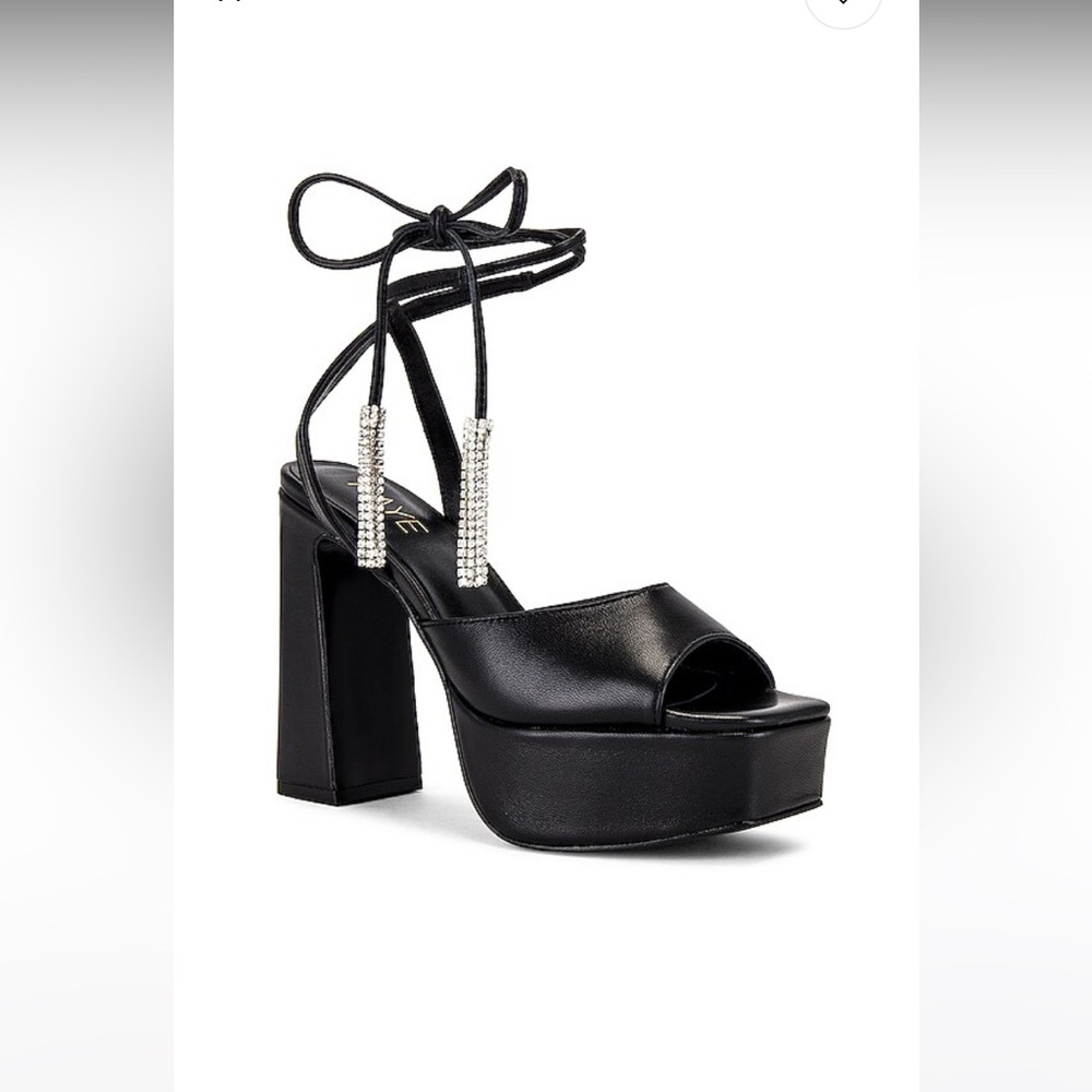Dot Heel in Black
RAYE